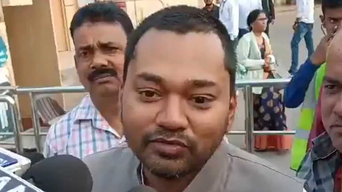 नई राजनीति की जरूरत, पुराने चेहरों का बोझ